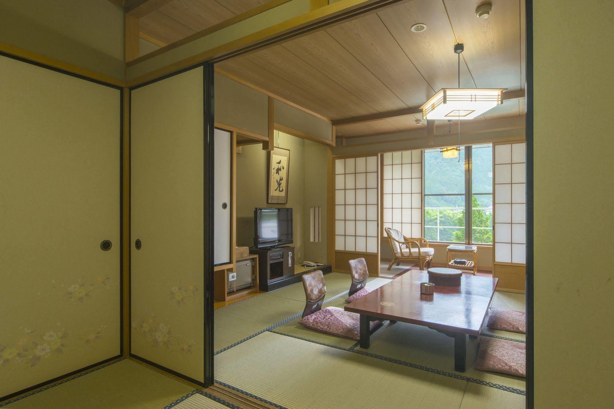 Hotel Gujo Hachiman Exterior photo