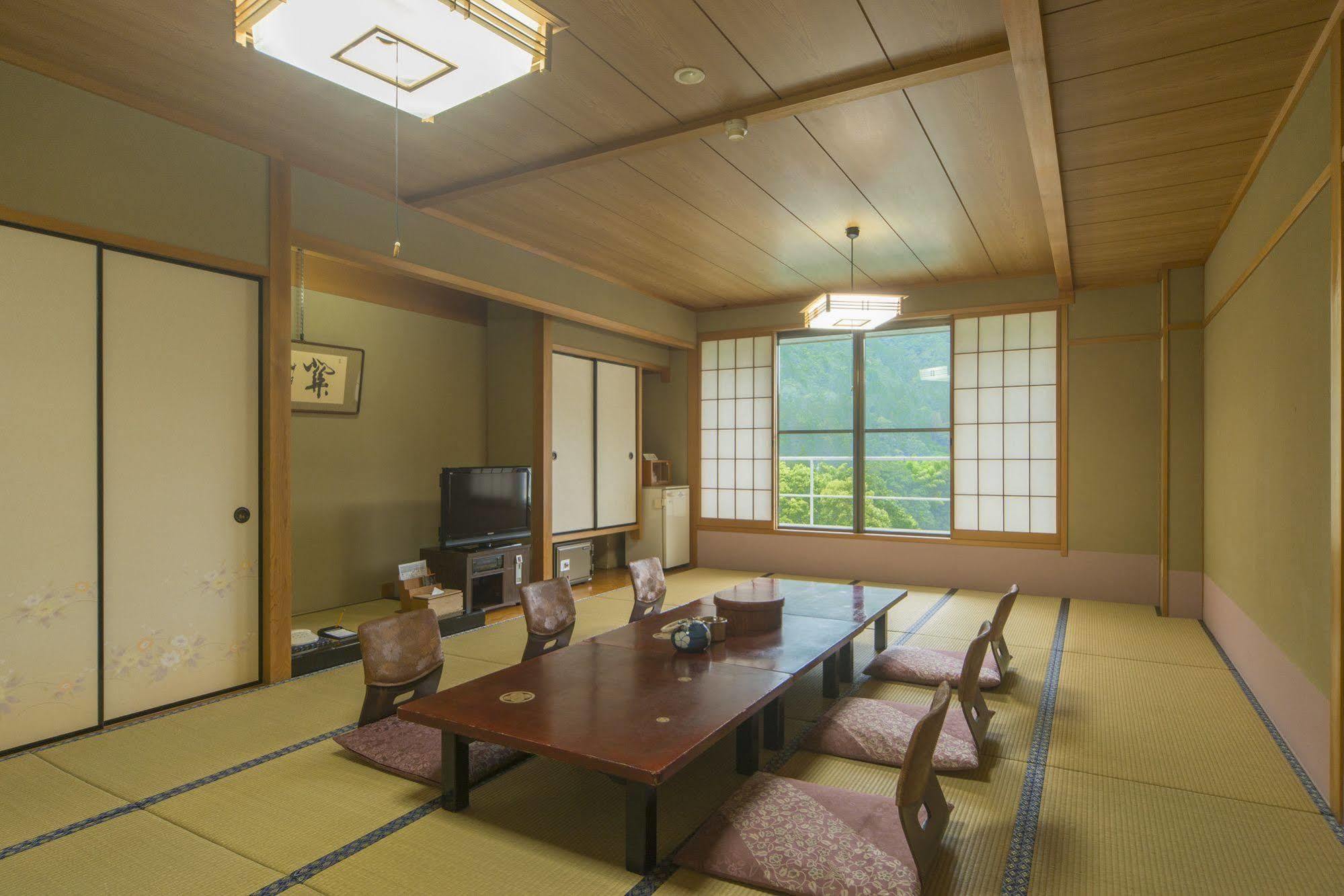 Hotel Gujo Hachiman Exterior photo